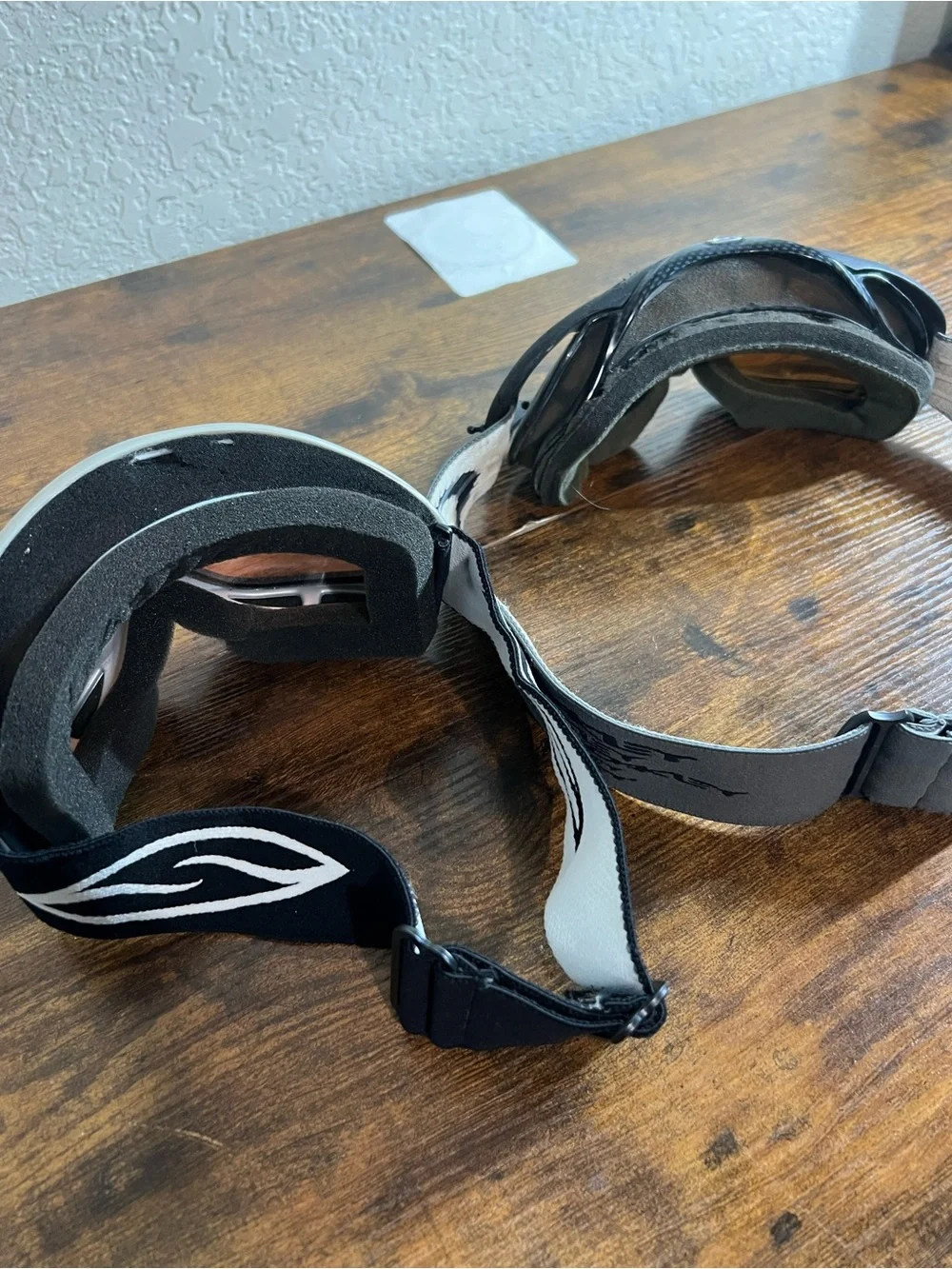 Oakley Men's Black and White Goggle Face Mask